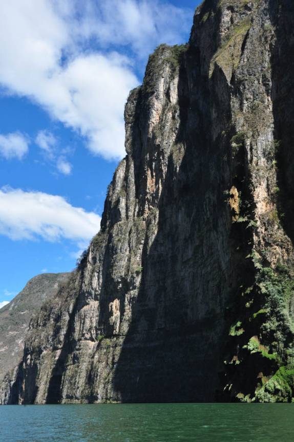Formação conhecida como Árvore de Natal, com quase 200 metros de altura, no Canyon del Sumidero, em Chiapa del Corso, no México